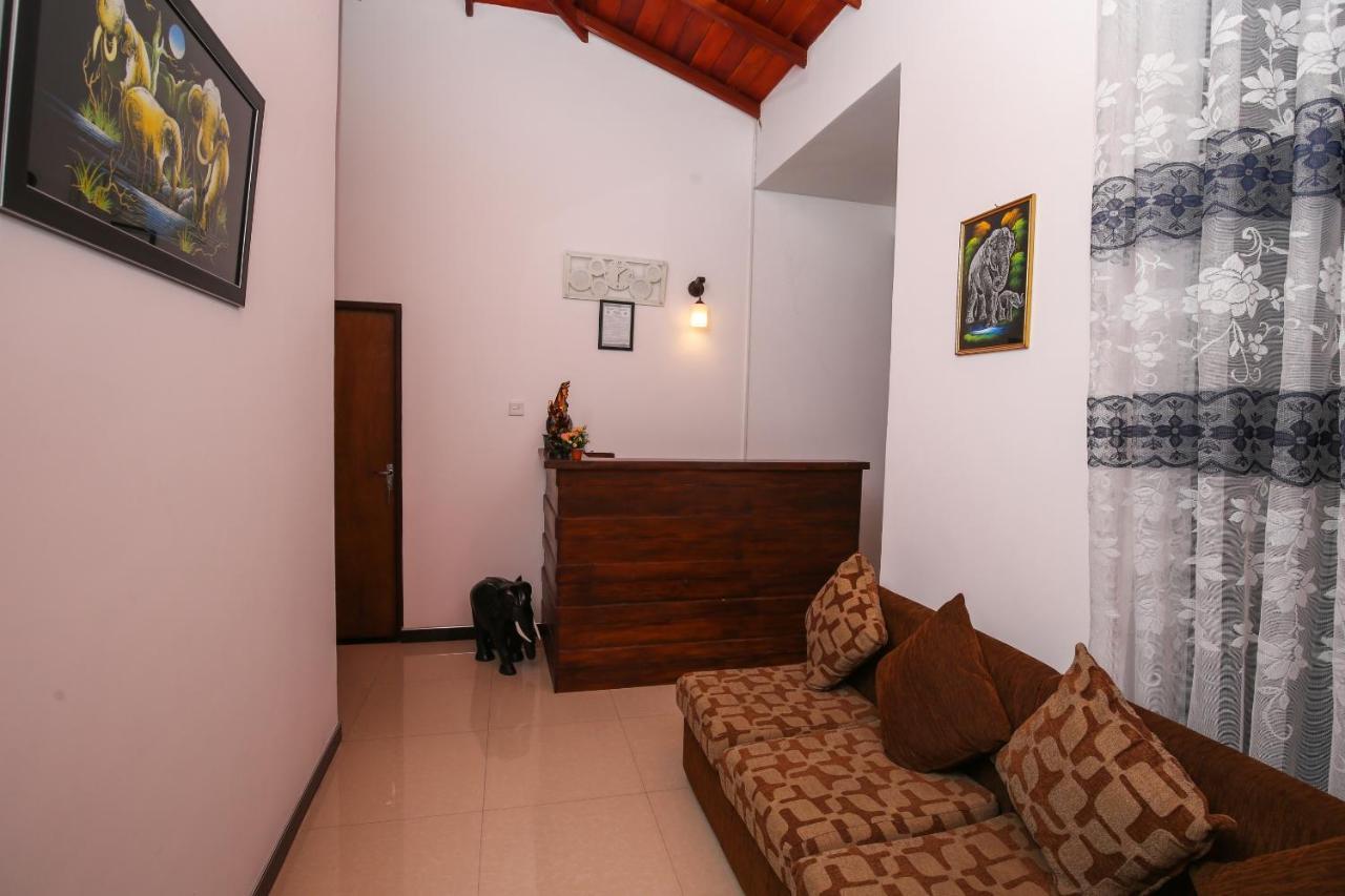Oyo 438 Sarala Residence Hotel Kandy Zewnętrze zdjęcie